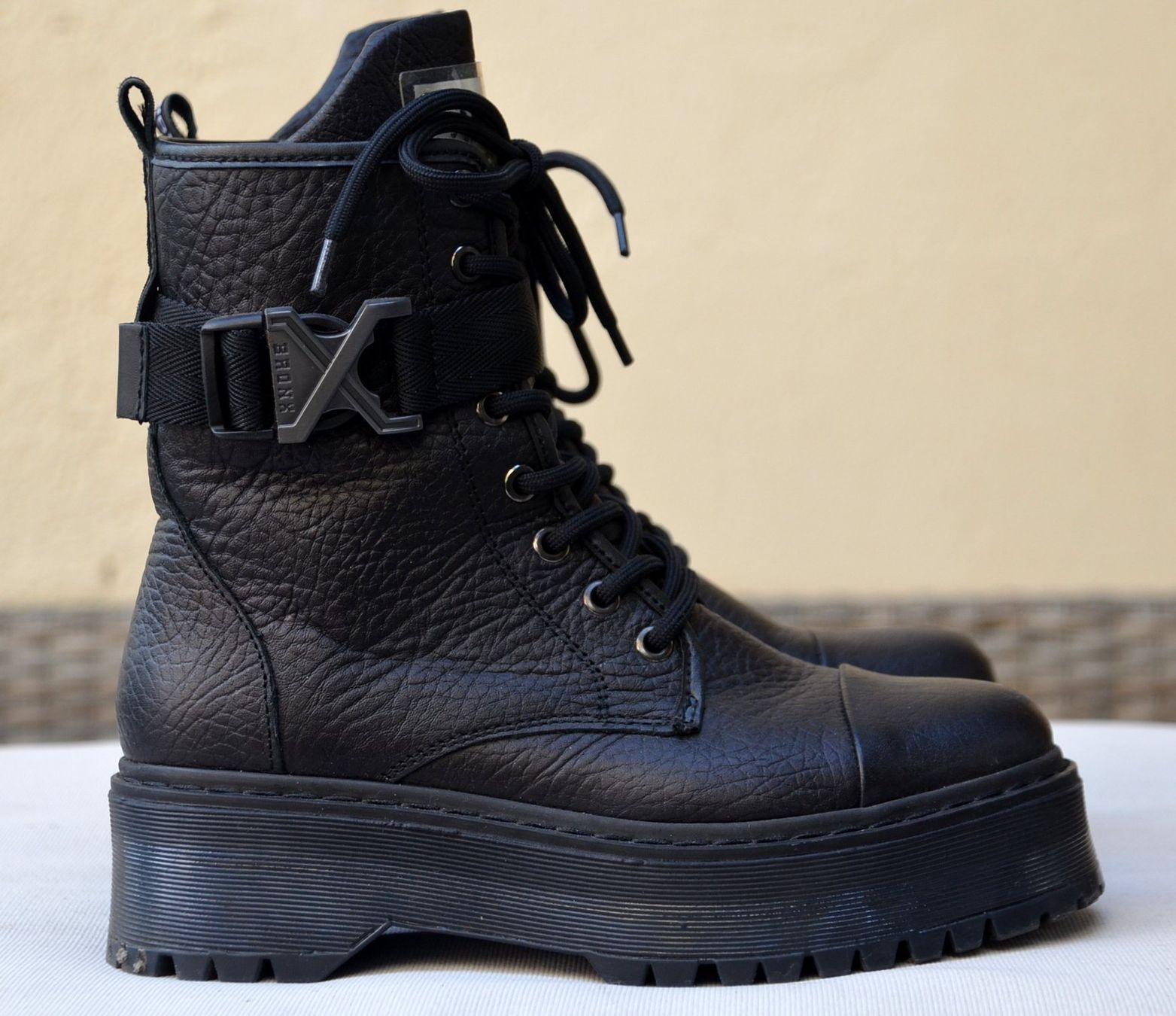 Scarpe da donna: Boots Bronx bottes .37 – Usato da Collonges venduto da arashee