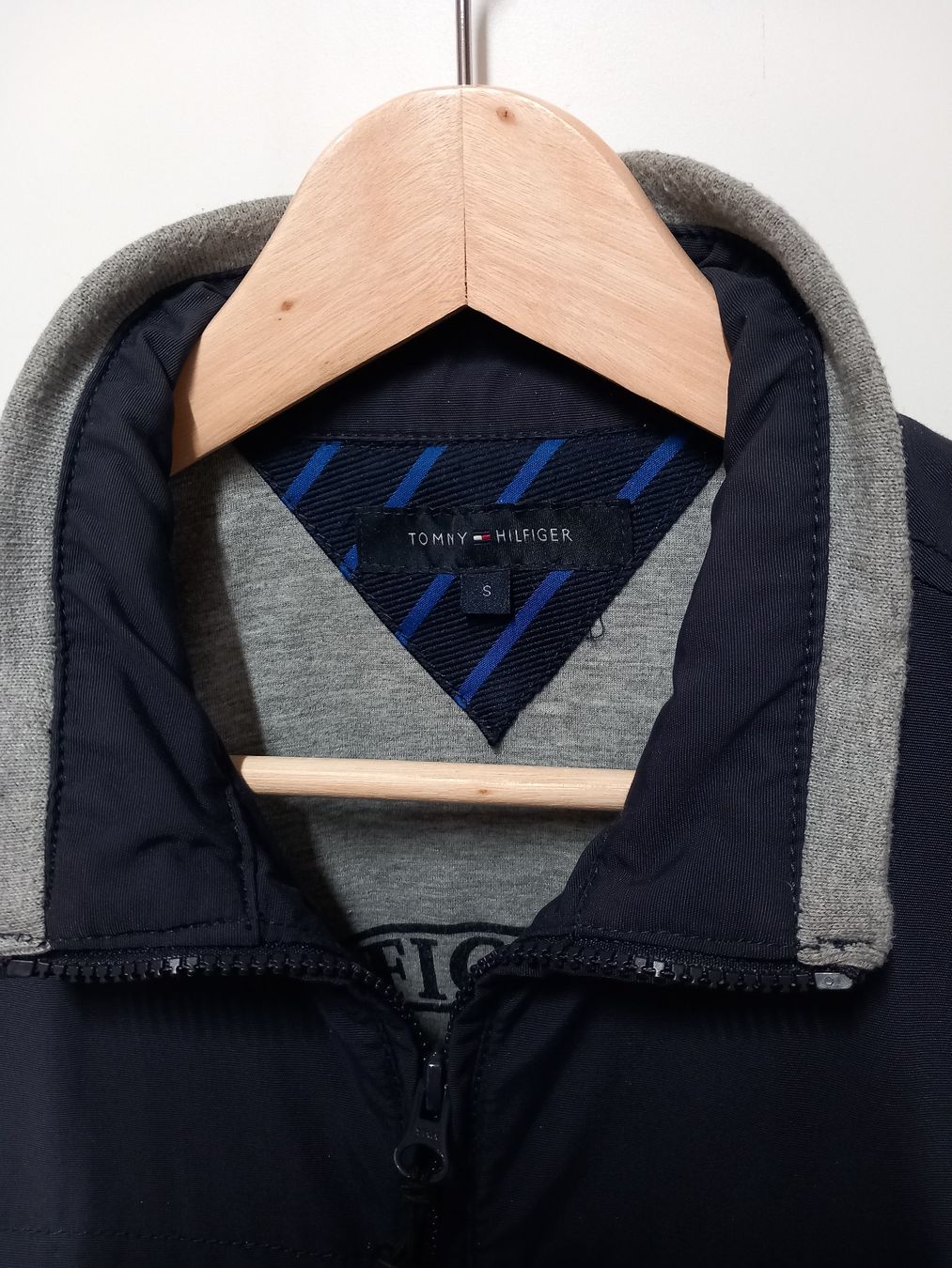 Tommy Hilfiger Giacche: Leichte Jacke Tommy Hilfiger Gr.S, marine – Usato da Gwatt (Thun) venduto da umwelt-brocki 1