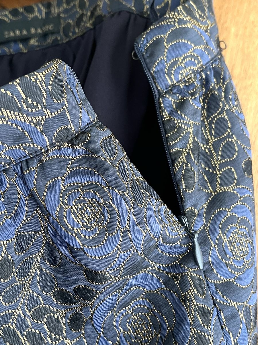 Zara Röcke: Jupe Zara Basic, taille L, bleu marine et or, chic ✨ – Neu (gemäss Beschreibung) aus Porrentruy von SYANKA 5