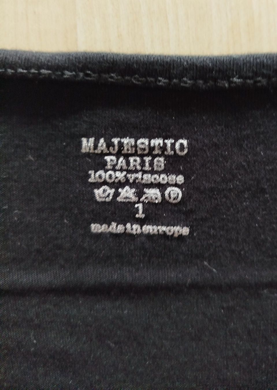 T-Shirts: Majestic Paris, Grösse 1 – Gebraucht aus Ostermundigen von Noia1 2