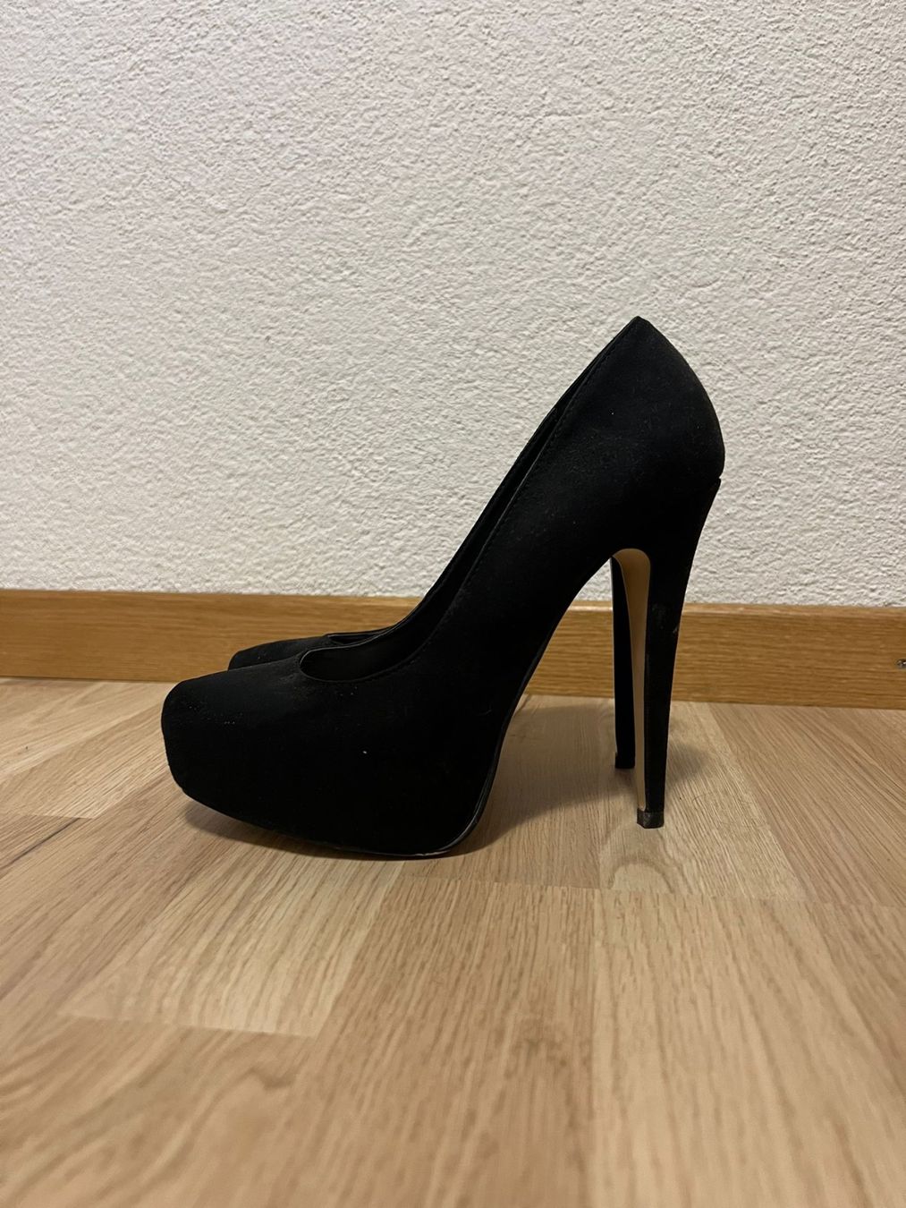 Scarpe da donna: Higheels - suede black - 39EU – Usato da Zürich venduto da llor.dell 1