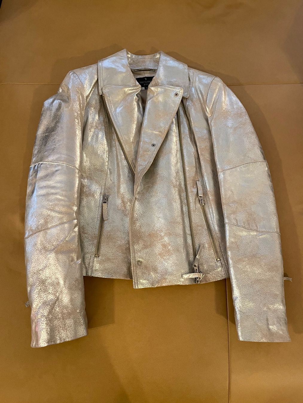 Trussardi Giacche: TRUSSARDI JEANS vintage Leather Jacket – Nuovo (secondo la descrizione) da Corcelles NE venduto da gingerbrain