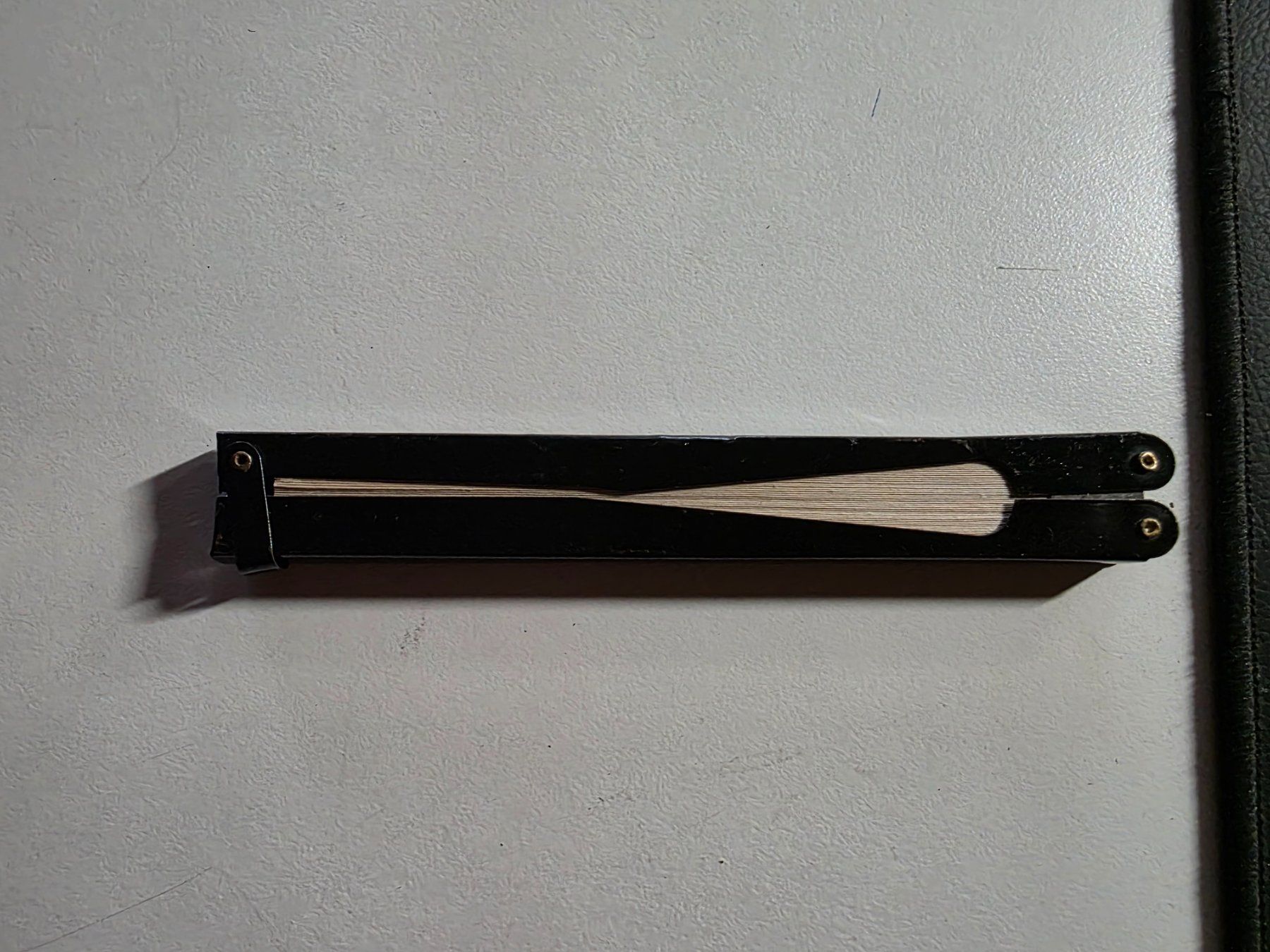 Tutte le decorazioni: antiker verschliessbarer Hand Fächer 14 cm – Difettoso da Walterswil BE venduto da Lonitti 4