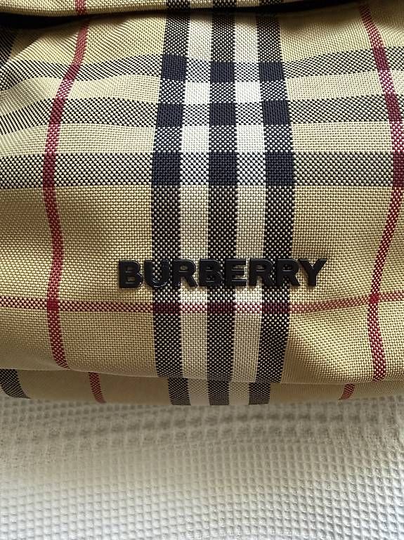 Burberry Borse: Burberry Crossbody Bag – Nuovo (secondo la descrizione) da Hägendorf venduto da ere_k7nl 2