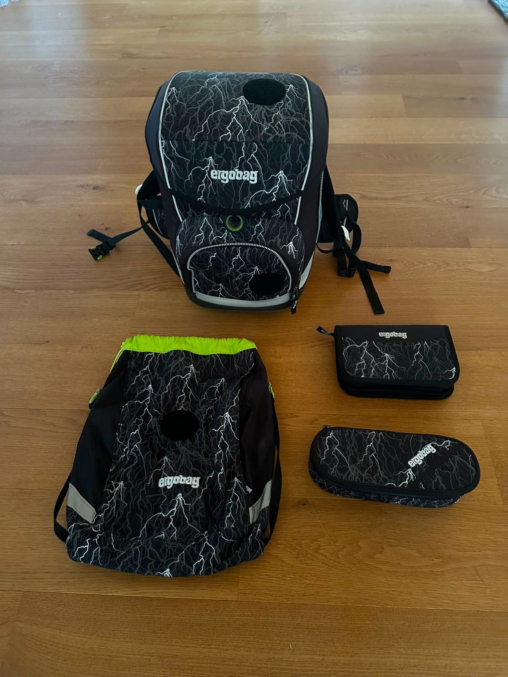 Ergobag Borse & Zaini: Ergobag Schulrucksack-Set – Usato da Laufen venduto da MoJo-2008