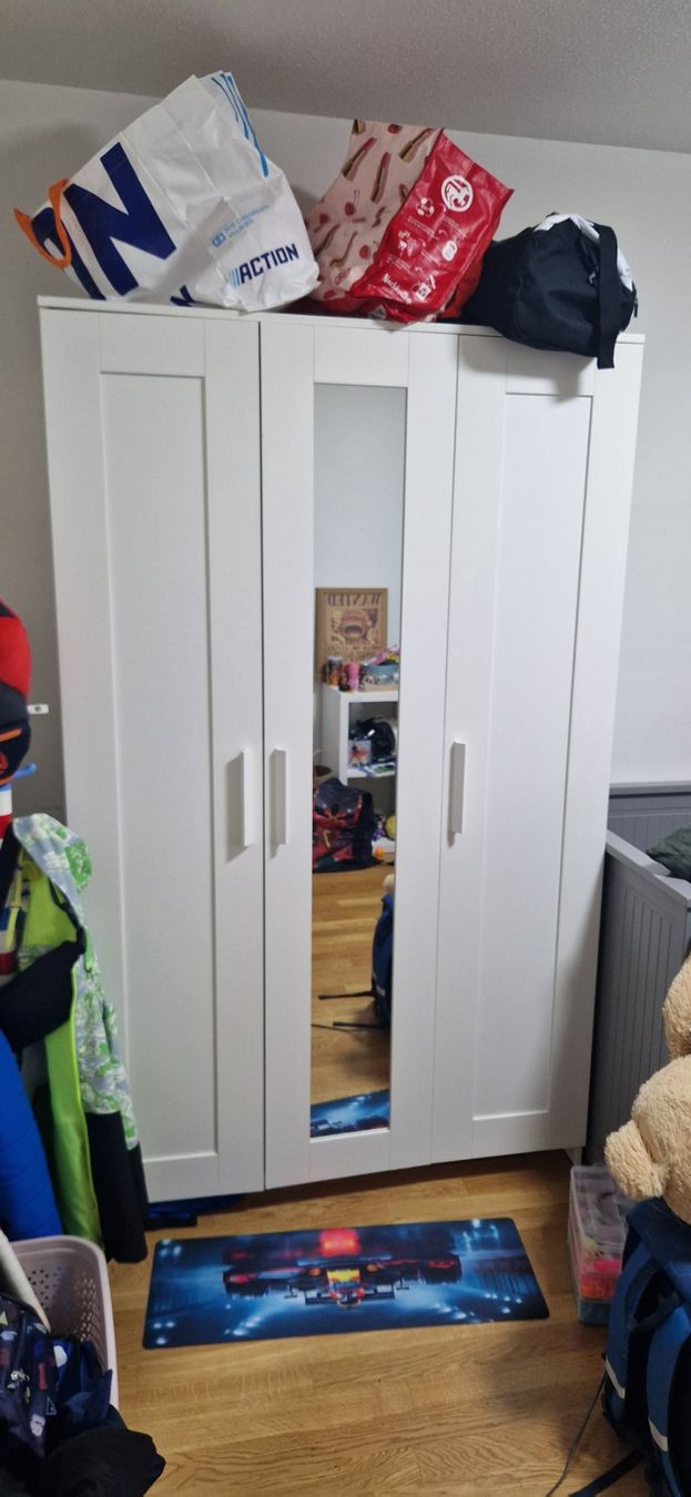 Ikea Schränke: Kleiderschrank 3-türig – Gebraucht aus Effretikon von American_Sportswear