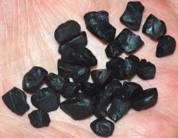 Mineralien Set L-5690 – Schwarzer Spinell roh ca. 109 Karat
