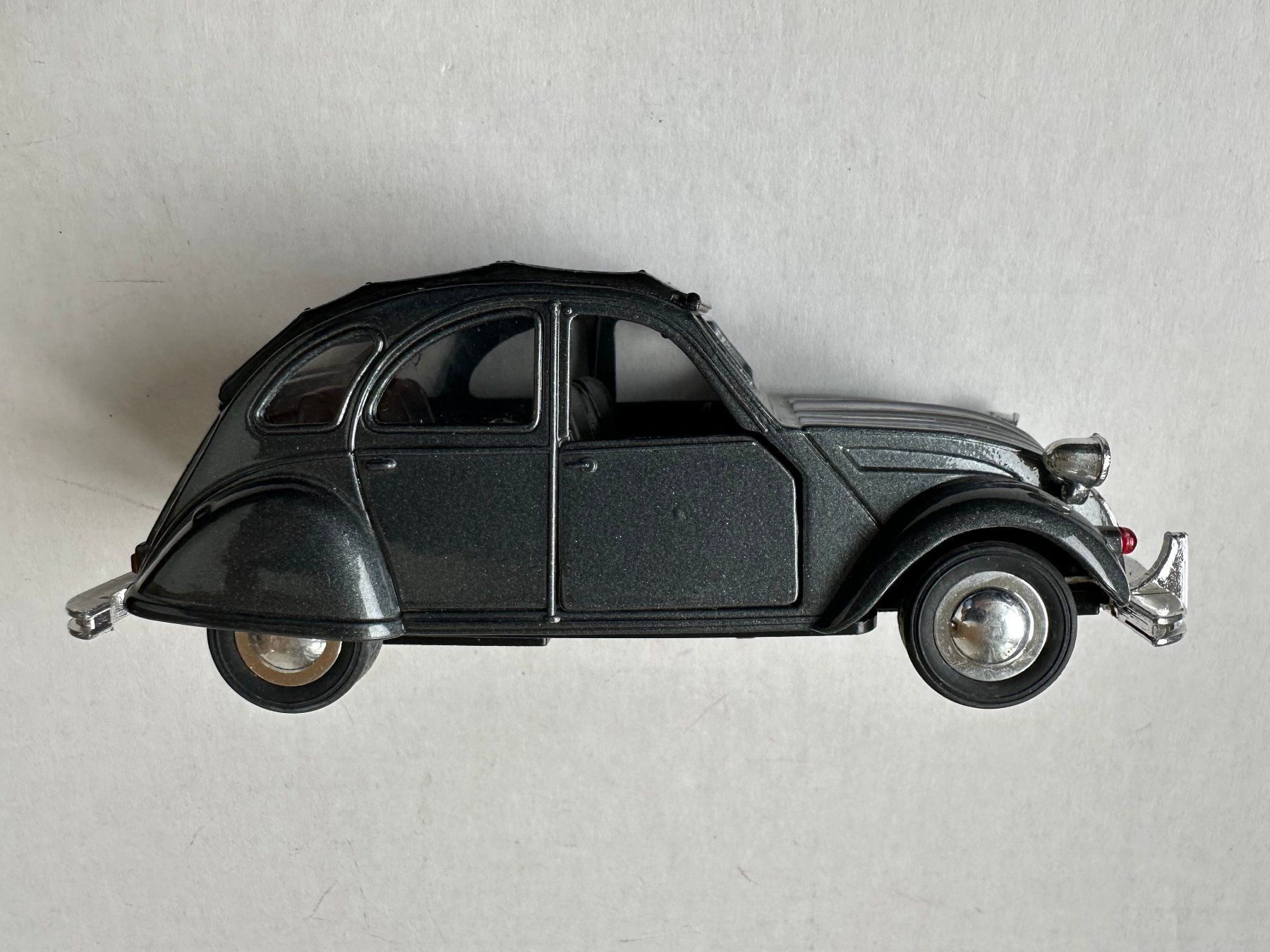 Citroën Modellini d'auto: Citröen 2CV Modell, Döschwo – Usato da Adligenswil venduto da e17s15