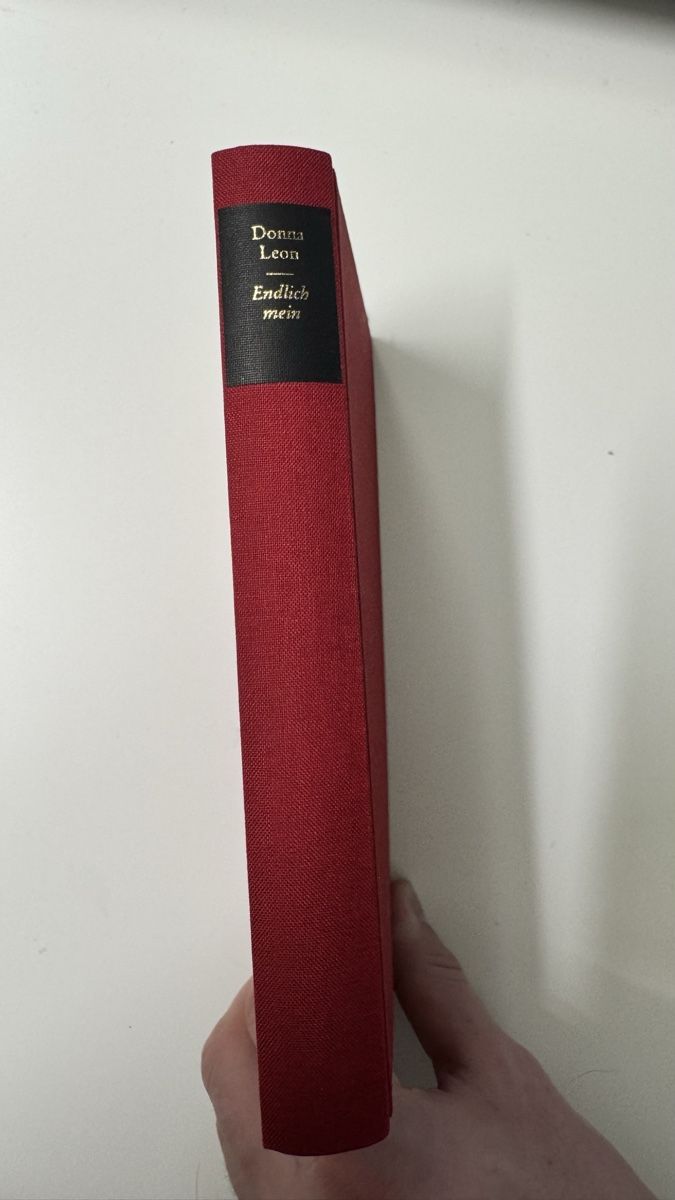 Libri: Donna Leon "Finally Mine" - Brunetti Thriller, Hardcover – Usato da Oberägeri venduto da rsi_h6fc