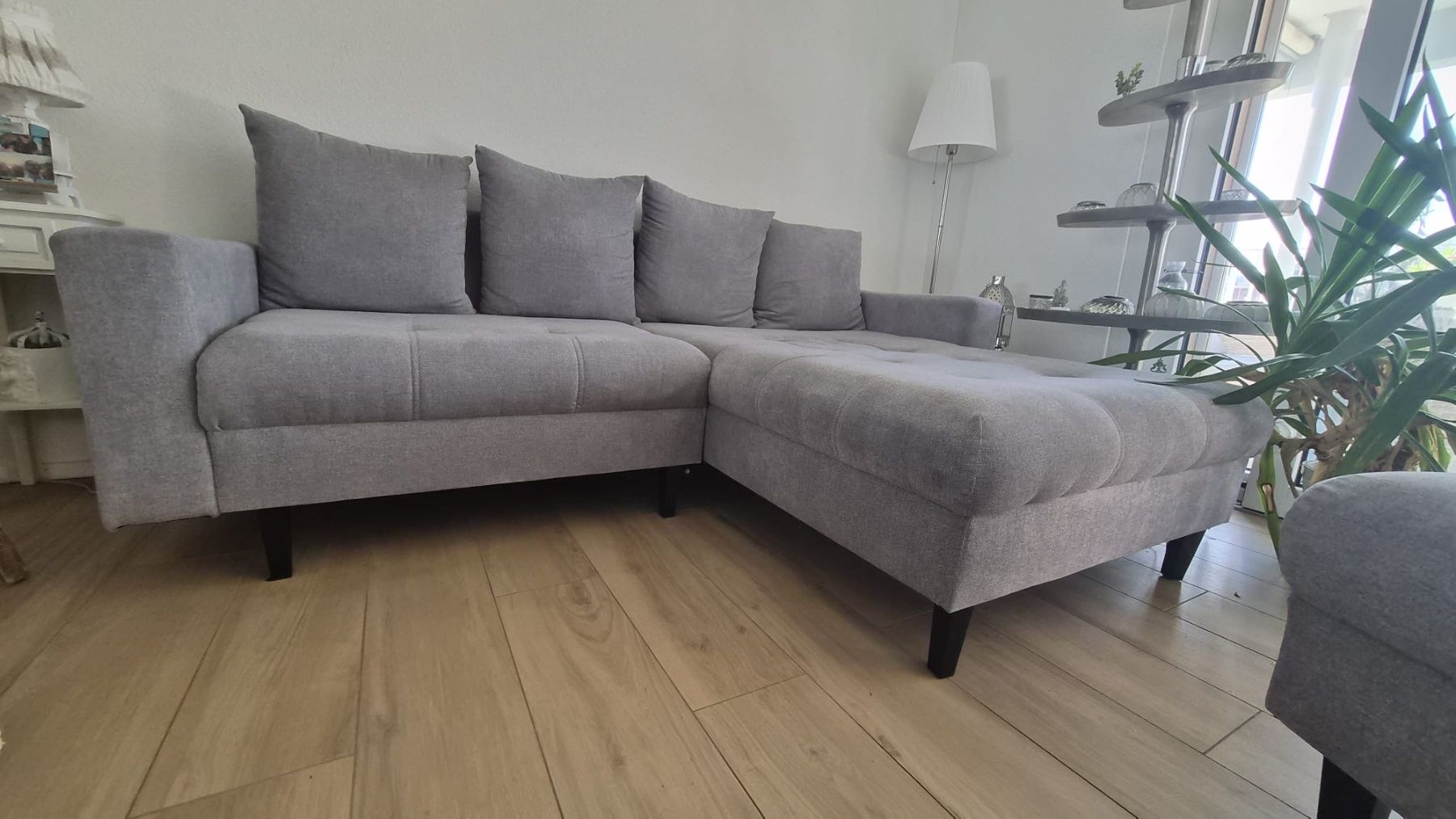 Sofas: Titel;   Ecksofa (neuwertig) inkl. passender Hocker – Gebraucht aus Emmen von SamueleD 1