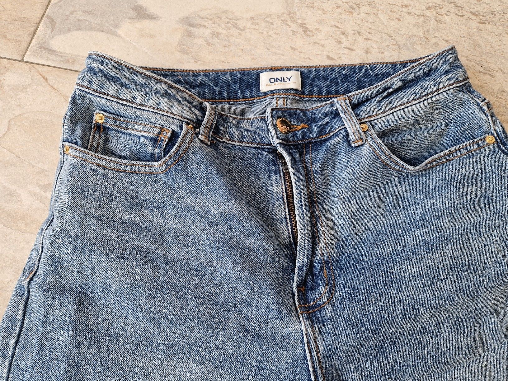 Only Jeans: Only Mom Jeans Gr. 30/36, extra lange Beine – Usato da Niederrohrdorf venduto da Miripfiri 3