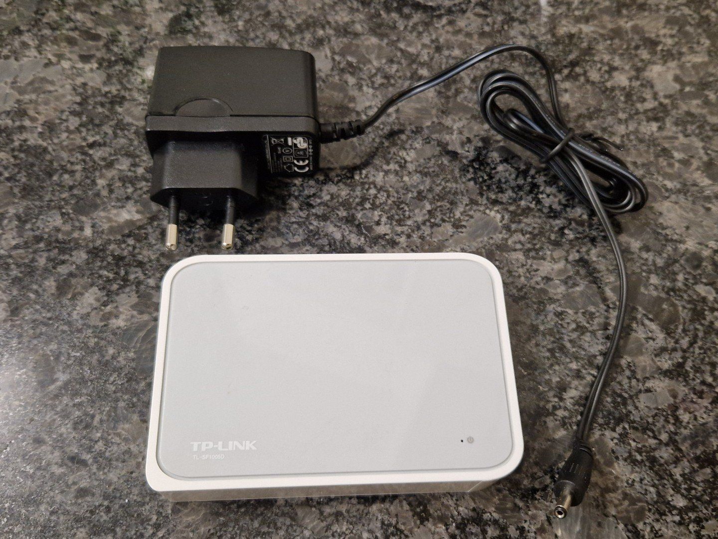 TP-Link Hub & Switch: TP-Link TL-SF1005D 5-Port Switch – Usato da Au ZH venduto da myamisumi 4