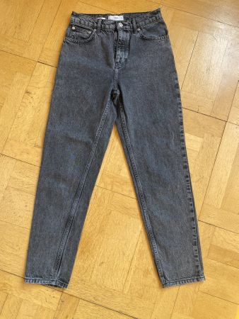 GRAUE MOM-JEANS