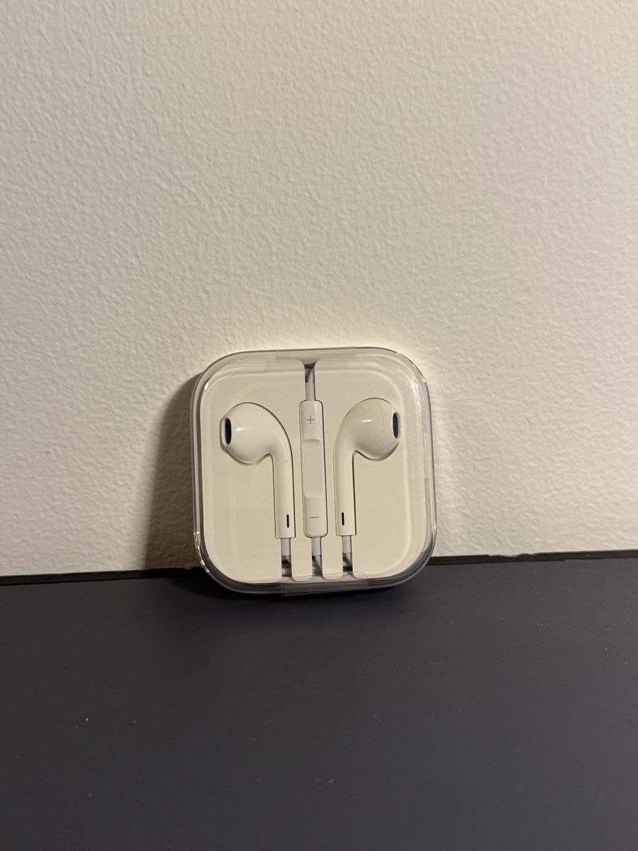 Apple Cuffie: Original Apple EarPods (Aux) – Nuovo e nell'imballaggio originale da Gränichen venduto da lixil