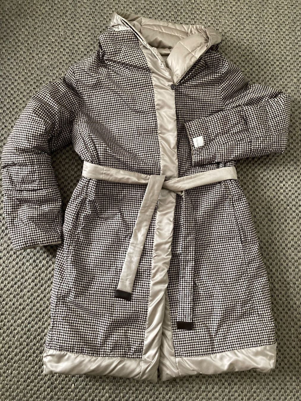 Max Mara Cappotti: S' MAX MARA Daunen Mantel mit Kapuze – Usato da Manno venduto da tin_2vgz 1