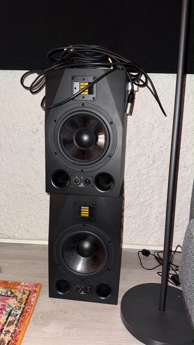 Adam Audio Haut-parleurs: Adam Audio A8X – D'occasion à Triengen par Meetmeatthebodega