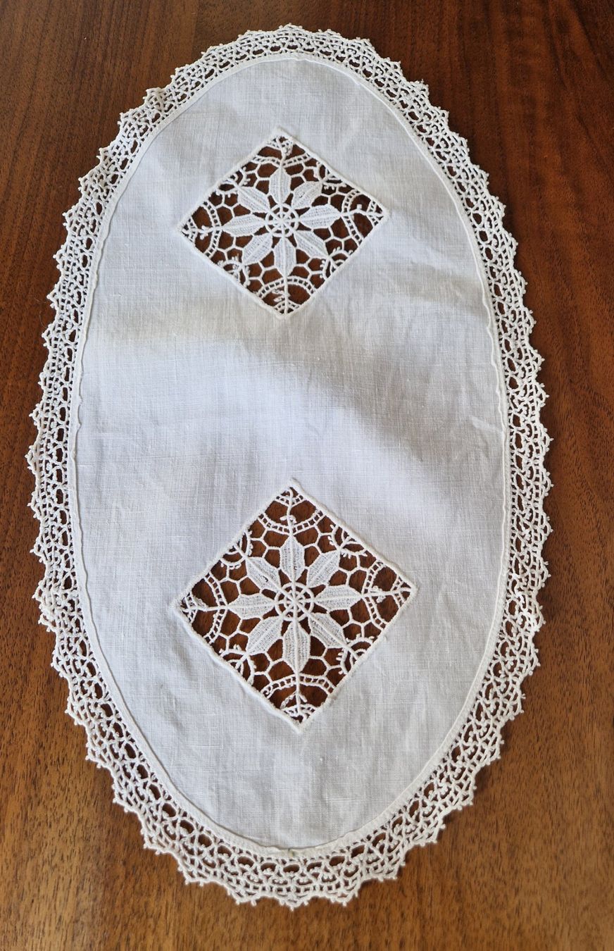 Altra biancheria da tavola: Feine Deckchen mit St. Gallen Spitze, 41x23cm – Nuovo (secondo la descrizione) da Bern venduto da Antikbatik 7