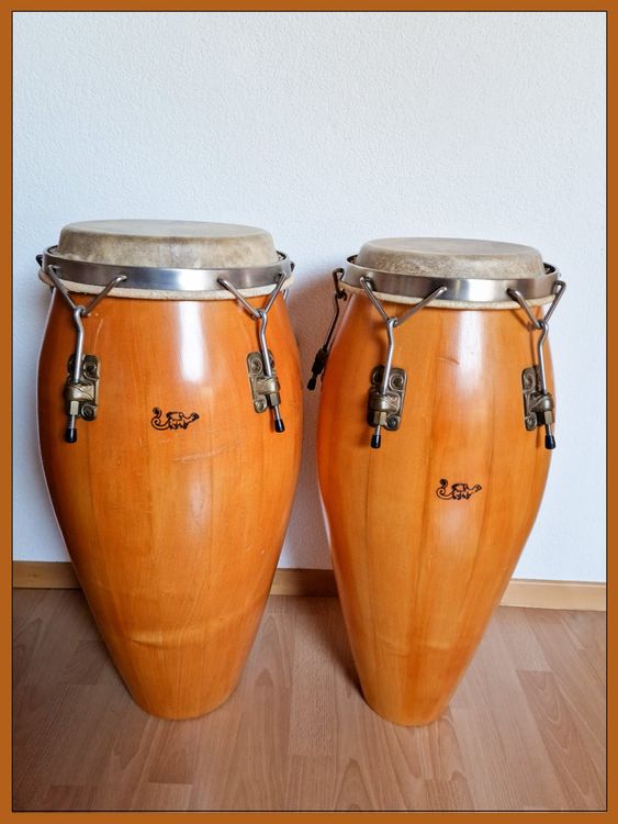 2 Congas aus massivem Holz und Naturfell, Berchtold Kaufen auf Ricardo