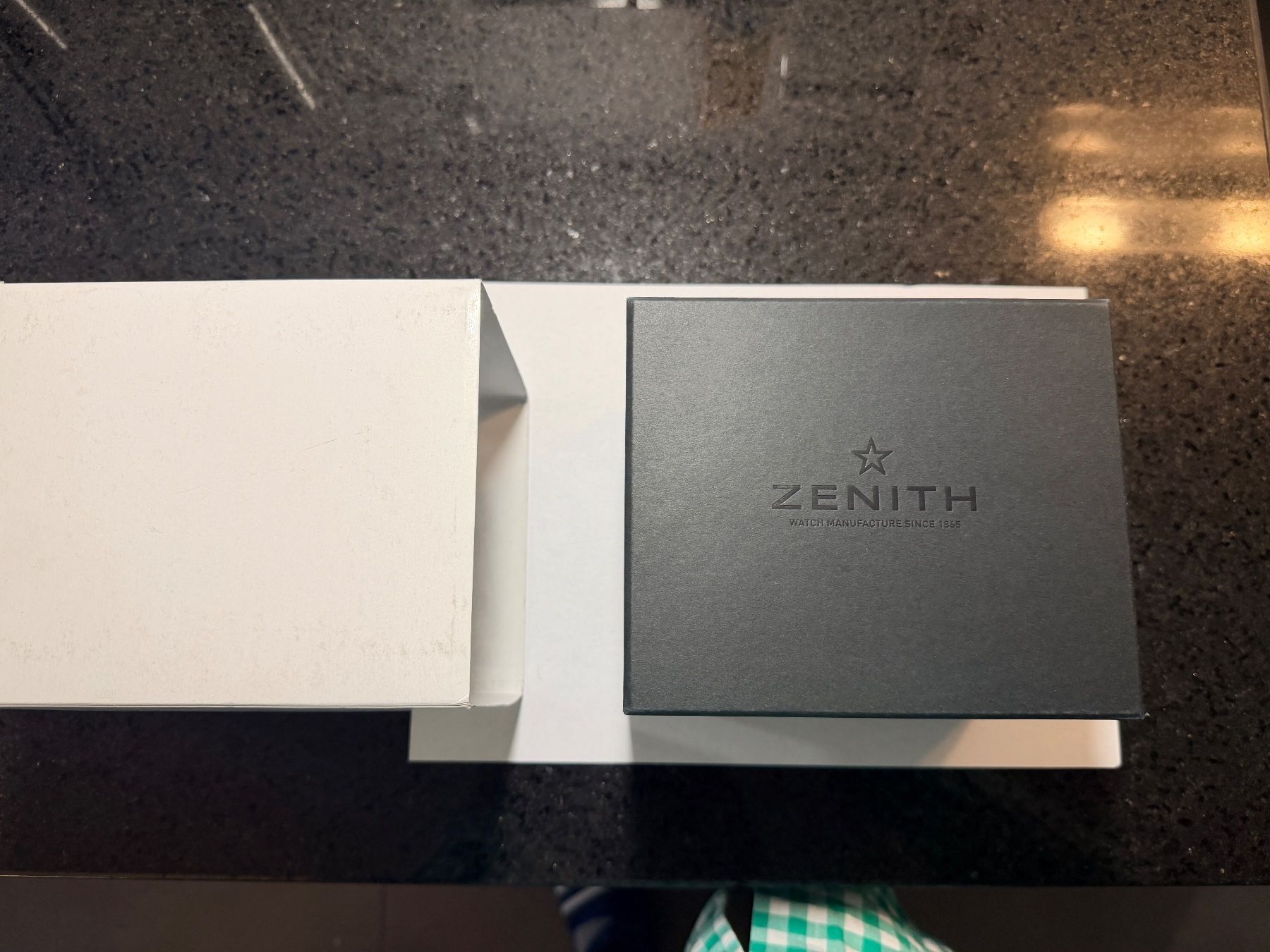 Zenith Scatole porta orologi: Zenith Uhrenbox-neu mit Umkarton – Nuovo (secondo la descrizione) da Grenchen venduto da jarek42 2