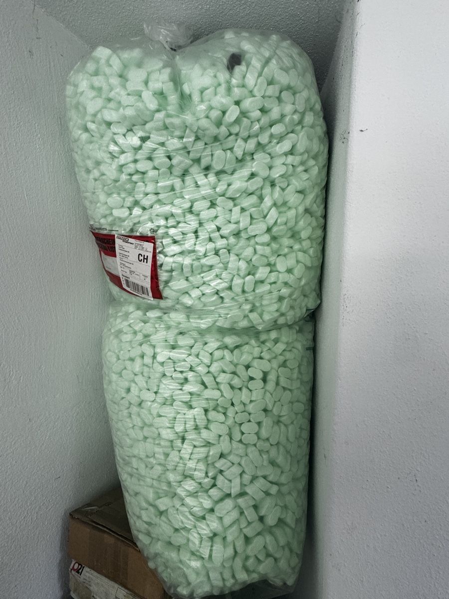 Füllmaterial: Verpackungschips – Neu und originalverpackt aus Zürich von Leined