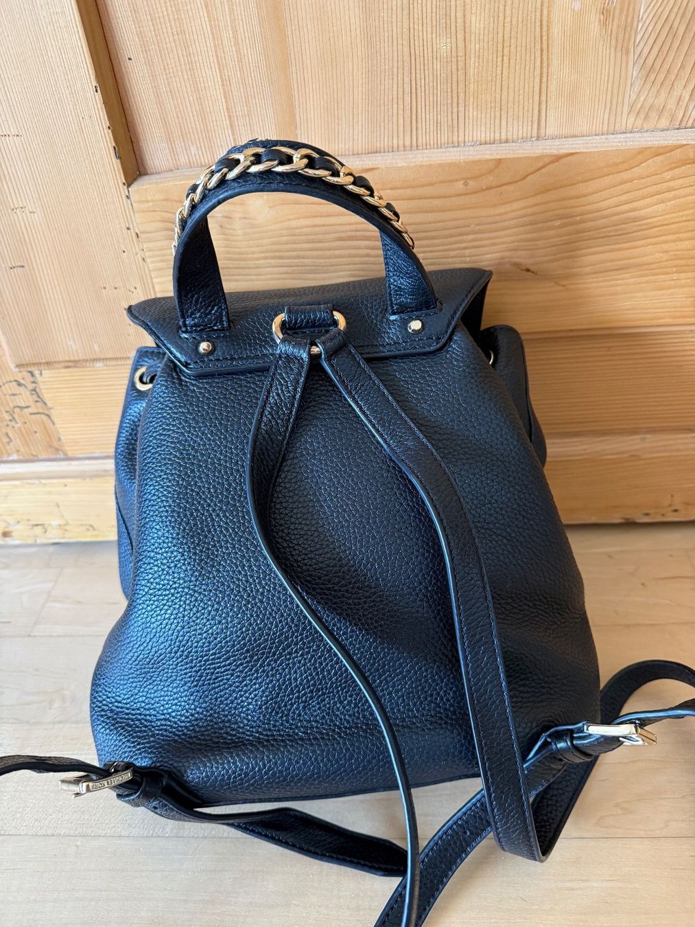 Michael Kors Zaini: Michael Kors Leder Rucksack schwarz – Usato da Uster venduto da Schangnau87 2