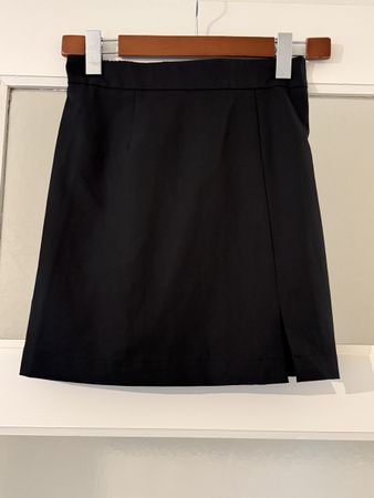 Schwarzer Minirock, Grösse XS von Pieces