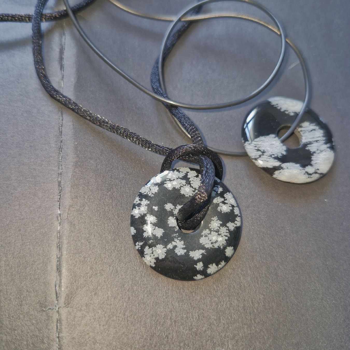 Autres bijoux: set de 2 colliers noir et blanc – D'occasion à Neuchâtel par yas_zdb7 3