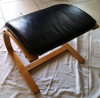 Beistellhocker für Füsse - gut erhalten - aus Leder und Holz