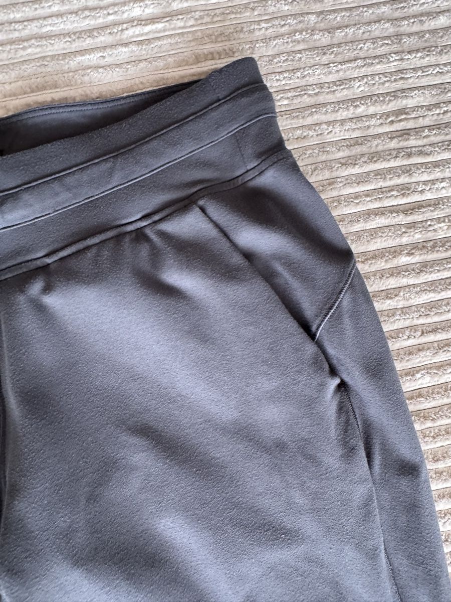 Lululemon Hosen: Lululemon Jogger grau Grösse 8 – Gebraucht aus Horw von miminelly 1