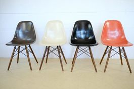 Eames Fiberglas Stühle, Hermann Miller