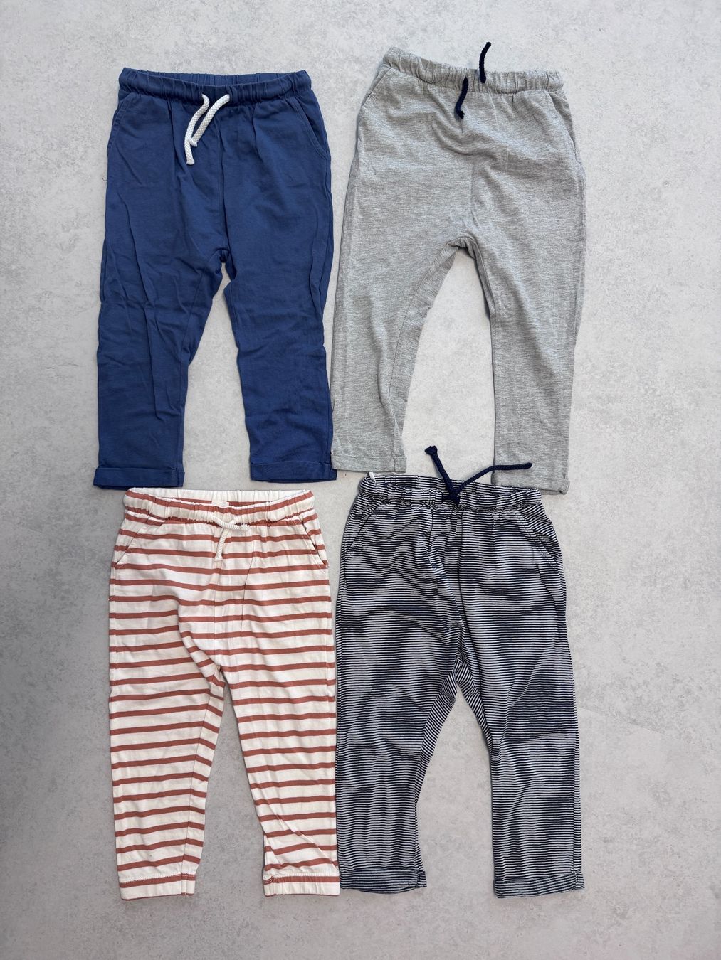 H&M Ensembles coordonnés: Leichte Hosen Gr. 98 – D'occasion à Bonaduz par lut_6rts