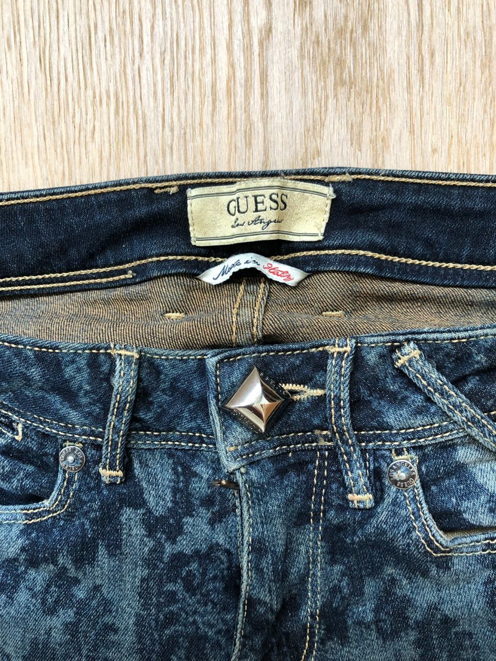 Guess Jeans: Jeans  GUESS, JEGGING,  Gr. 26 – Usato da Siebnen venduto da Trans-Am 3