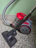 Staubsauger beutellos rot/grau gebraucht 