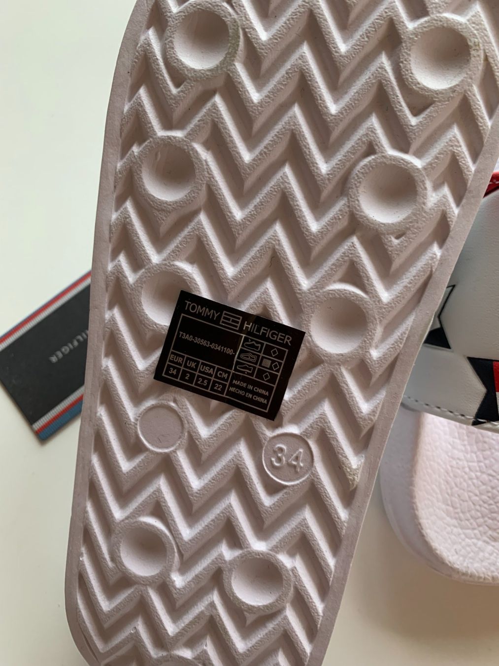 Tommy Hilfiger Scarpe da uomo: TOMMY HILFIGER Pantoletten, Gr. 34, NEU – Nuovo e nell'imballaggio originale da Worb venduto da farben20zauber 1