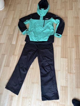 Oakley Ski/Snowboard Suit 22/23 M Like New