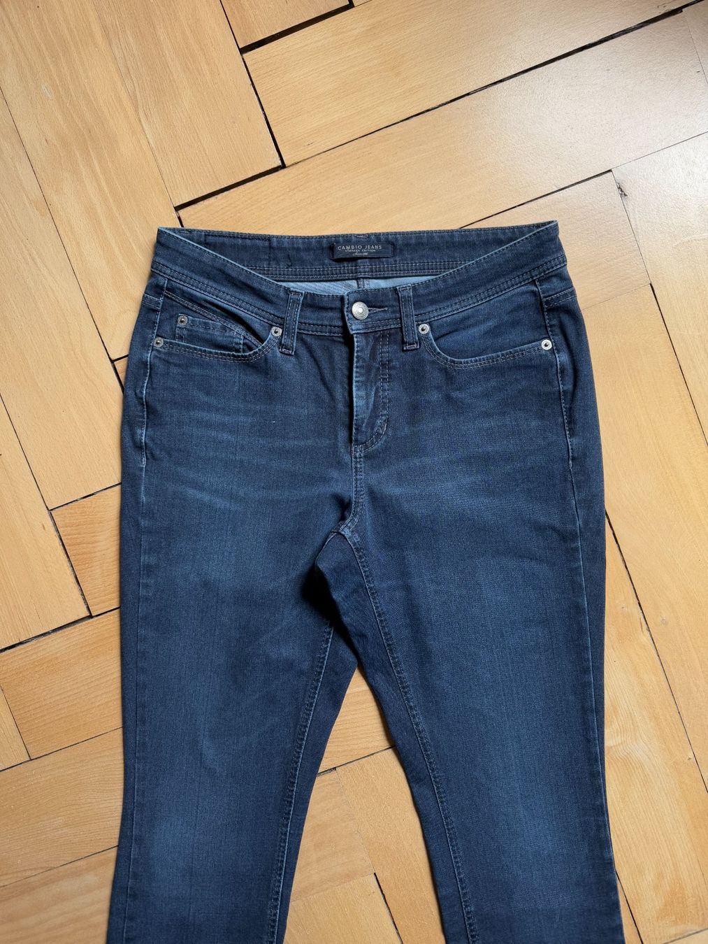 Cambio Jeans: CAMBIO - Jeans dunkelblau M – Gebraucht aus Zürich von Diazaio 1