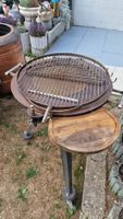 Grill-Grillschale Feuerschale mit Dreibein.
