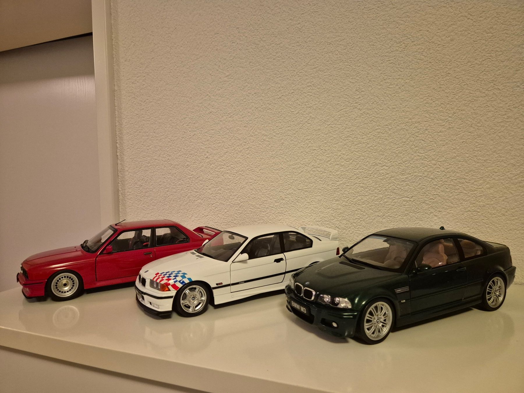 BMW Modellini d'auto: BMW M3 Set in 1/18 E30, E36, E46 alle von Solido – Usato da Bremgarten AG venduto da Beever 1