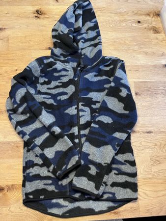 Warme Fleecejacke mit Kapuze, Gr. 128, Top Zustand!