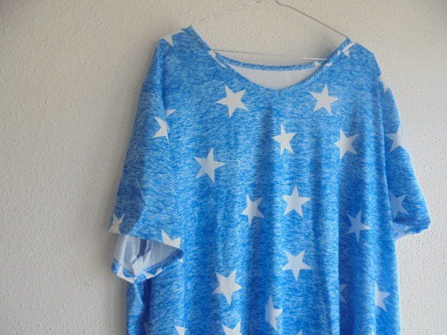 Negligees & Pigiami: Nachthemd hellblau mit Sternen Gr. 52-56 – Nuovo (secondo la descrizione) da Hinwil venduto da Glasperlen 2