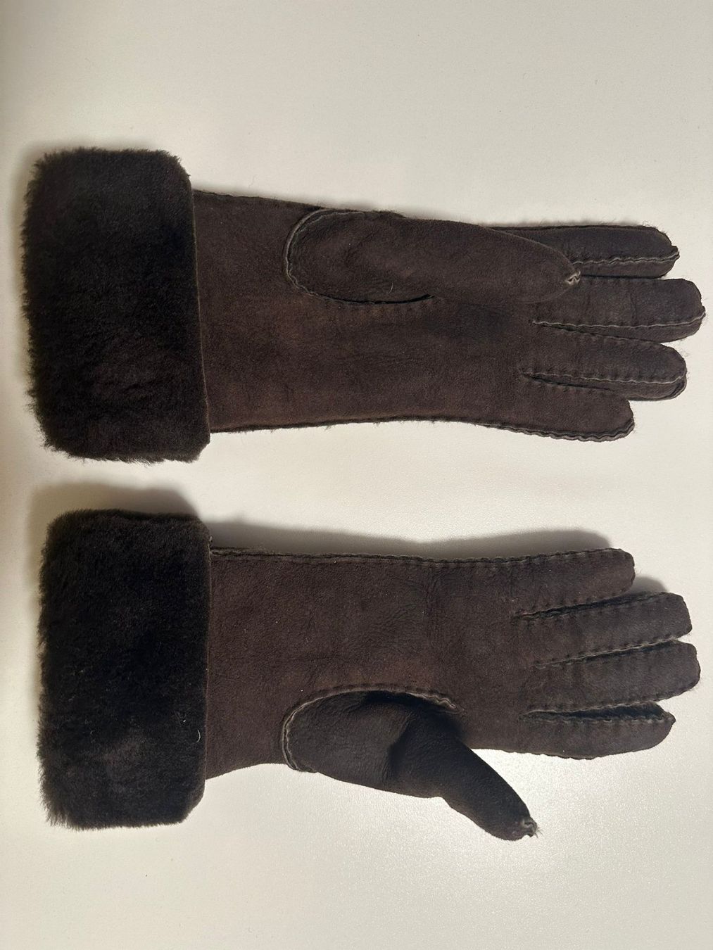 Ugg Guanti & manicotti: Gants UGG – Usato da La Chaux-de-Fonds venduto da Adridri13 2