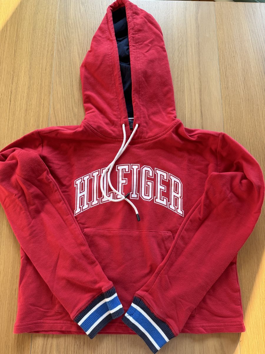 Tommy Hilfiger Pullover & Sweatshirts: Tommy Hilfiger Pullover Kapuze Rot XXS  – Neu (gemäss Beschreibung) aus Liestal von lea_j9xn