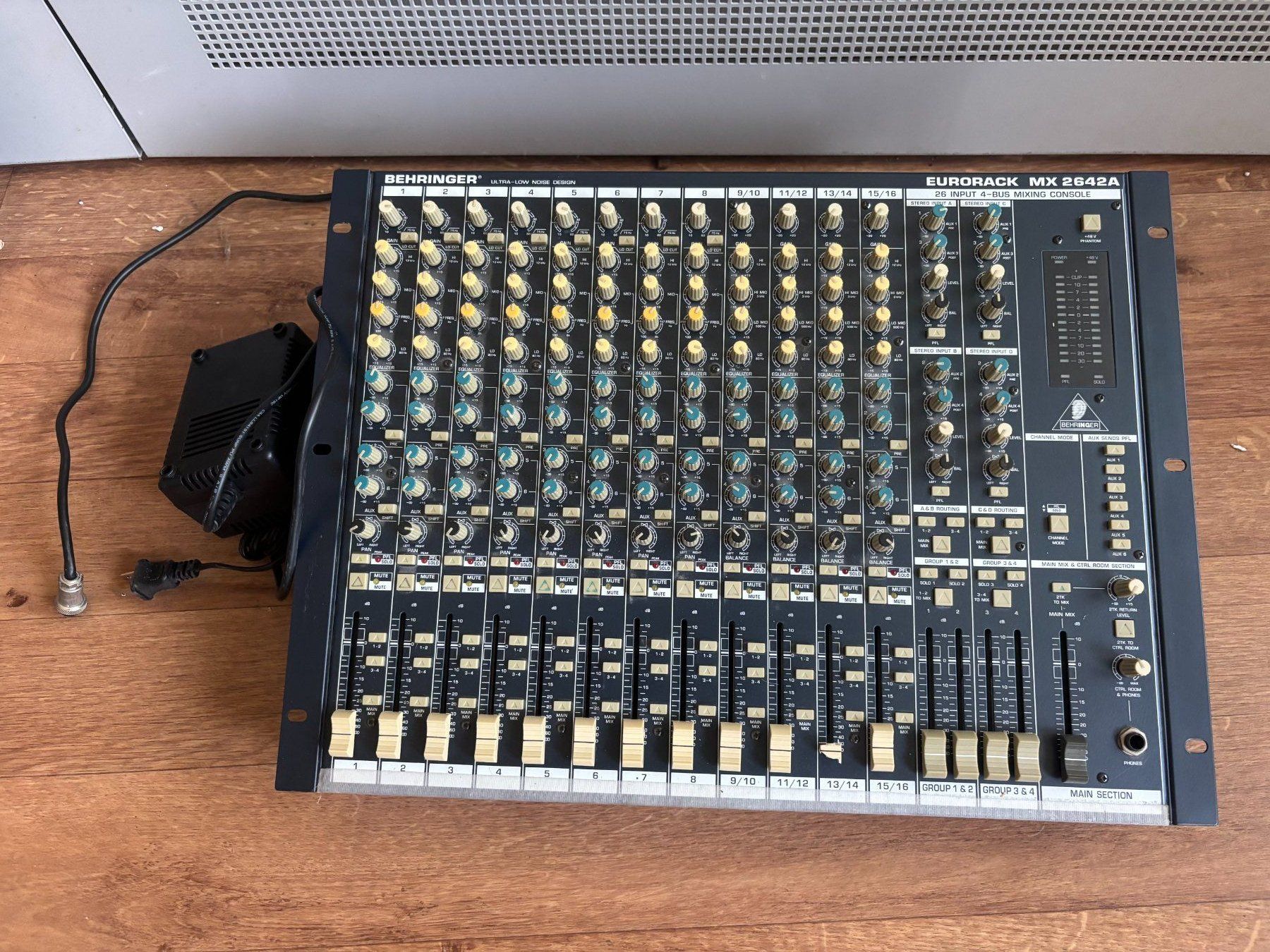 Behringer Console di mixaggio: Behringer Eurorack MX2642A Mischpult – Usato da Basel venduto da due_z7qf