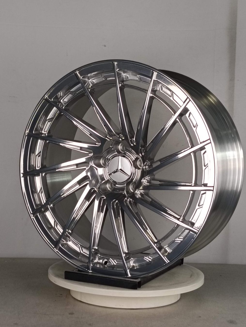 Mercedes-Benz Felgen: Felgen 20" – Gebraucht aus Brigerbad von Rikardo11