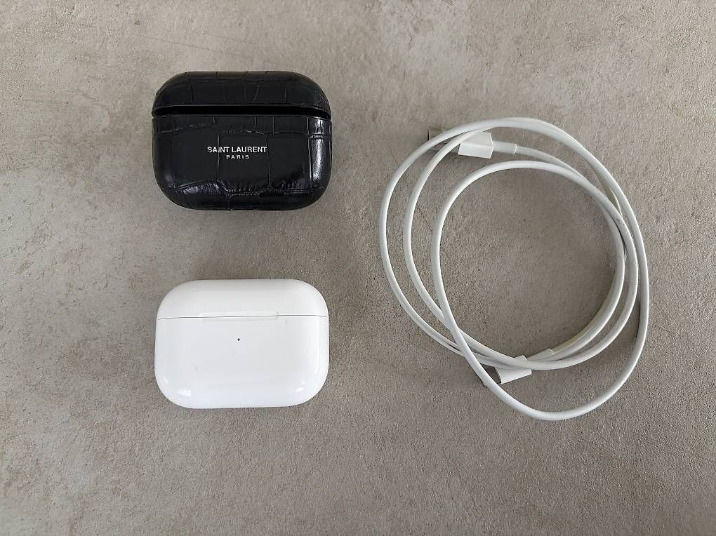 Apple Cover & Protezioni schermo: Saint Laurent AirPods Pro Leder Case Original – Usato da Lachen SZ venduto da dar_hjg9 5