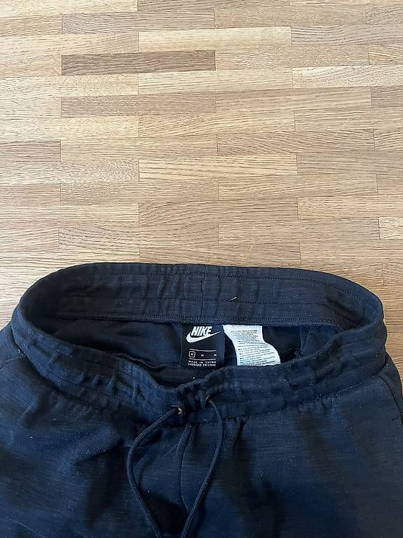 Pantaloni: Nike Trainerhose  – Usato da Fribourg venduto da lea_r6sd 3