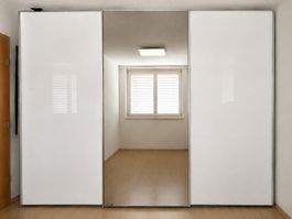 Hochwertiger Schwebetürenschrank 300 × 220 cm | Glasfronten 