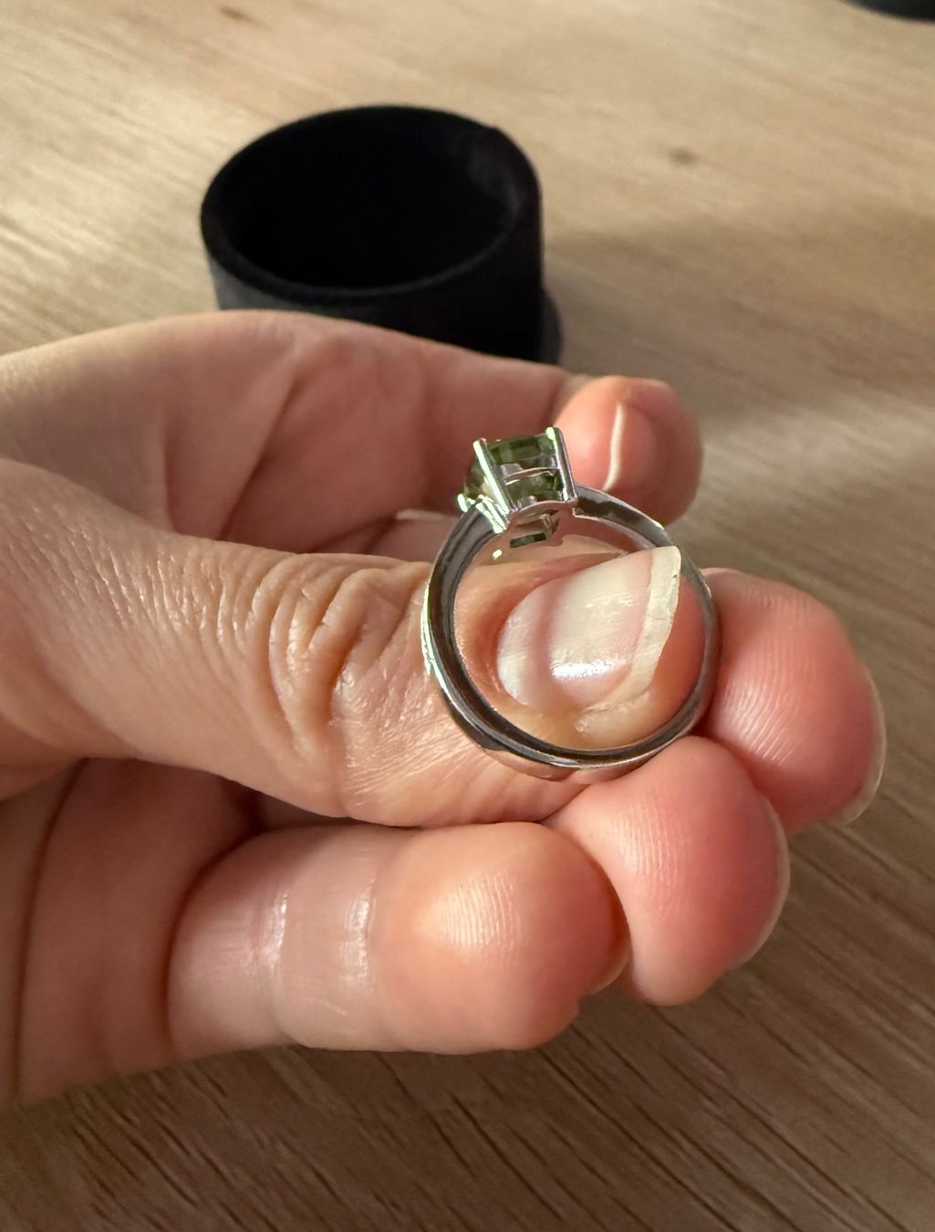 Anelli: Tourmaline verte et diamants, or blanc – Nuovo e nell'imballaggio originale da Montreux venduto da hev_mv5m 5