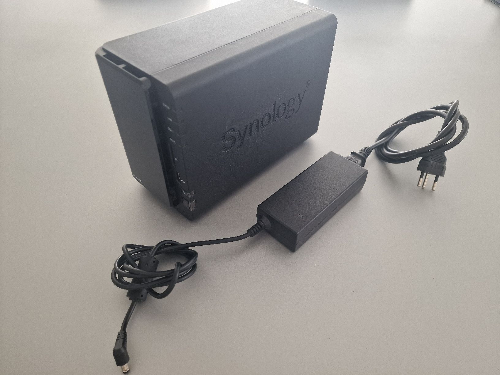 Synology Server: Synology DS212+ NAS ohne Festplatte – Gebraucht aus Rietheim von rso_w5rp