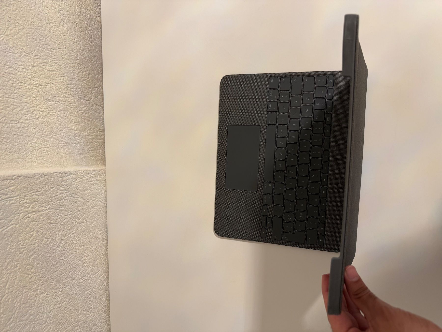 Apple Coques & Sacs: Logitech Combo Touch Keyboard Case for iPad, Like New – D'occasion à Genève par ali_5msd 6